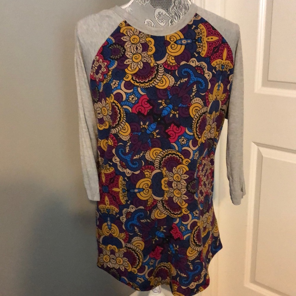 Three quarter sleeve top